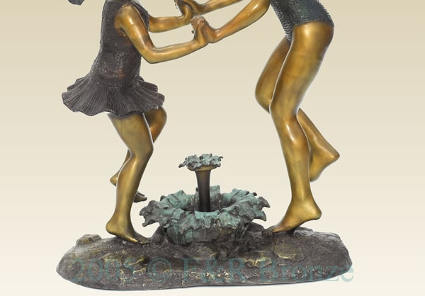 Twin Girls In Fountain bronze-12
