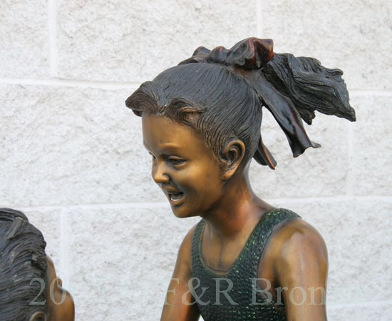 Twin Girls In Fountain bronze-1
