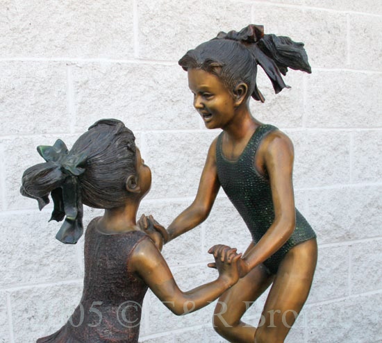 Twin Girls In Fountain bronze-2