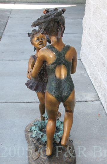 Twin Girls In Fountain bronze-4
